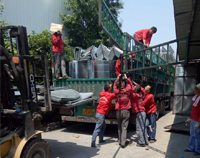 37°高溫下，優(yōu)佰特廚房設備公司的員工仍然在堅持工作