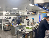 大型酒店廚房設備廠家告訴你商用廚房廚具的日常保養方法