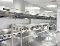 成都連鎖餐廚設備廠家告訴你不銹鋼商用廚具的清洗和使用注意事項